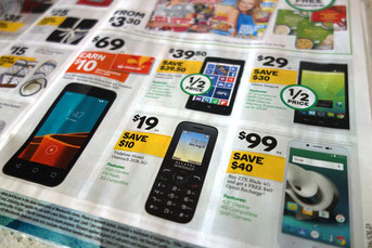 オーストラリアの格安携帯 スーパーマーケットの安売りガラケイ