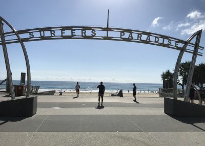 サーファーズパラダイスのビーチ入り口